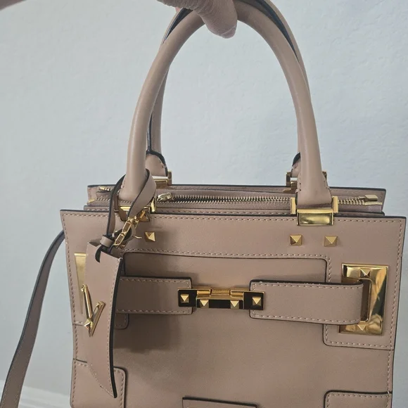 Valentino Garavani Leather Handbag with Gold Accents - Picture 13 of 17